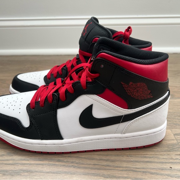 Nike Air Jordan 1 Mid  Gym Red Black Toe 10.5 Men’s